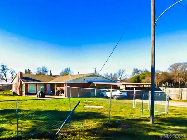 500 E Iowa , Wyandotte, OK 73572
