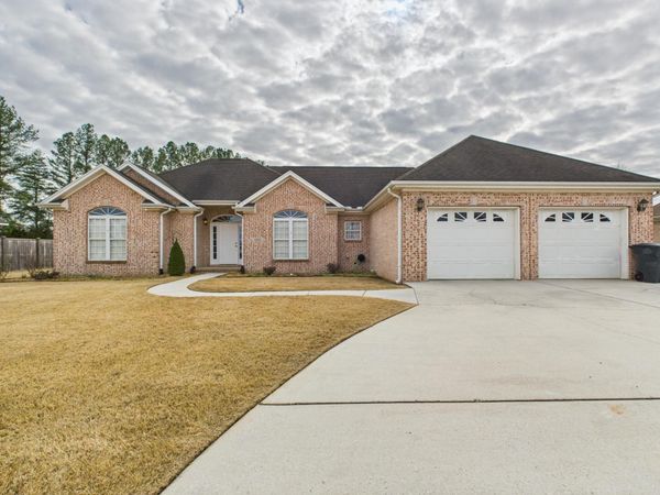 611 Worthington St, Tuscumbia, AL 35674