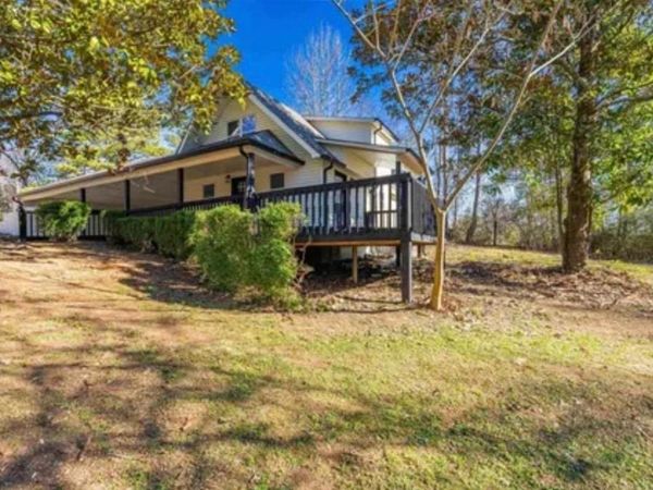 2090 Jackson Hwy, Tuscumbia, AL 35674