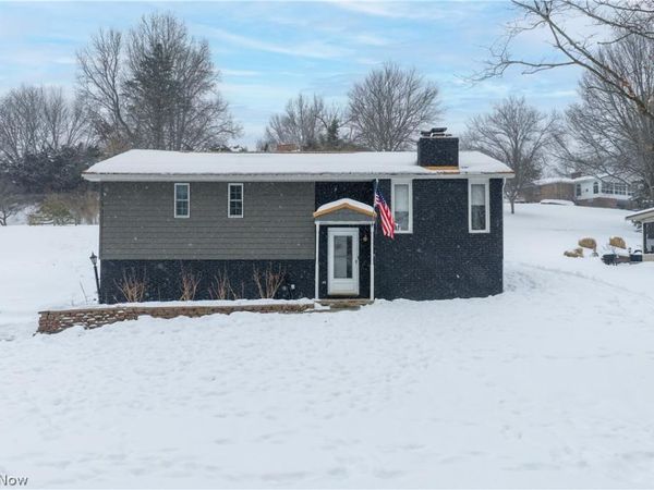 415 Springbrook Drive SW, New Philadelphia, OH 44663