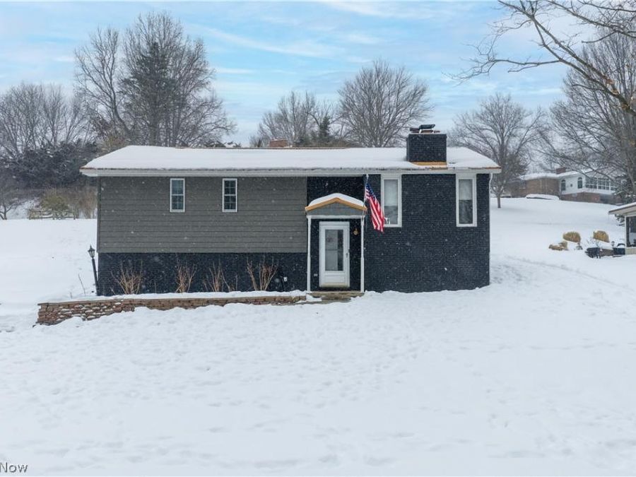 415 Springbrook Drive SW, New Philadelphia, OH 44663 Photo 1