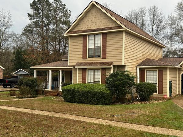 106 Chesterfield Rd., Hattiesburg, MS 39402