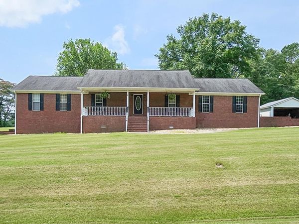 1100 Rain Tree Dr , Tuscumbia, AL 35674