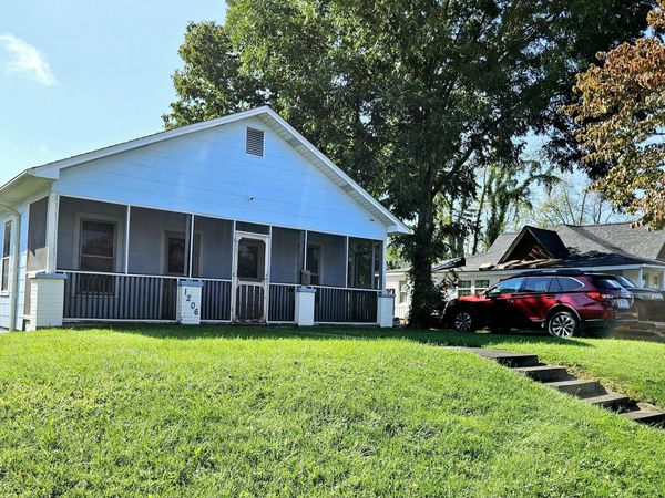 1206 East Myrtle Avenue, Johnson City, TN 37601