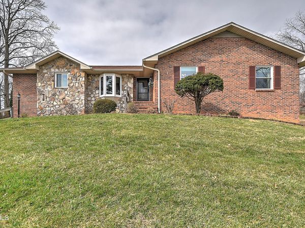 113 Fox Hall Circle, Bristol, TN 37620