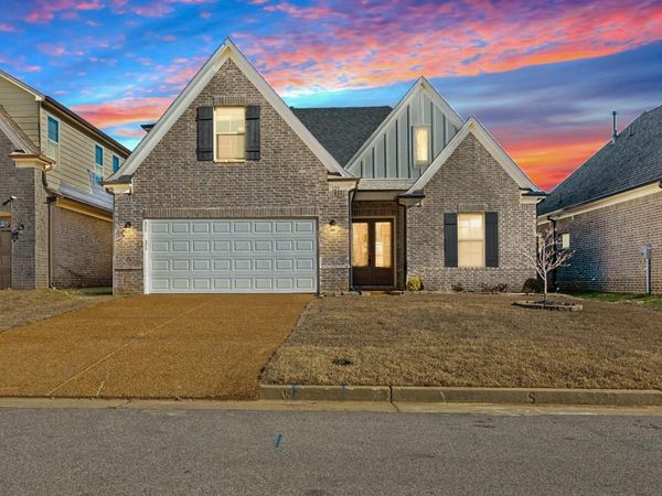 125 BRIAR HOLLOW LN, Oakland, TN 38060