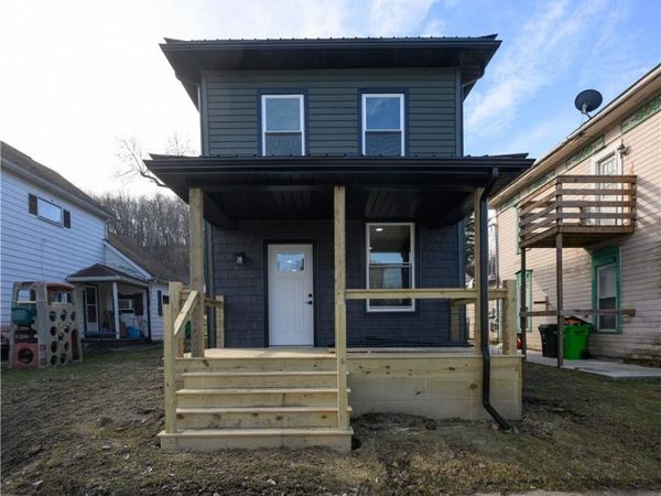 530 E High Street , Uhrichsville, OH 44683