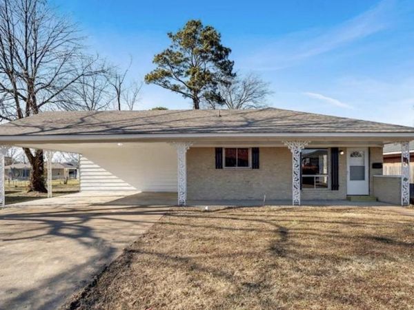 911 5th St, Walnut Ridge, AR 72476