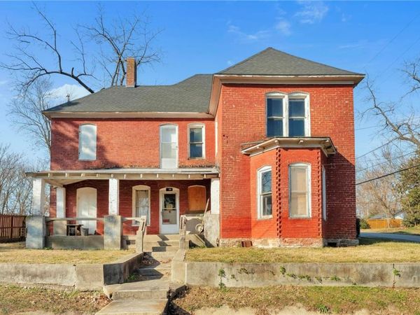 195 N A Street , Centerton, AR 72719