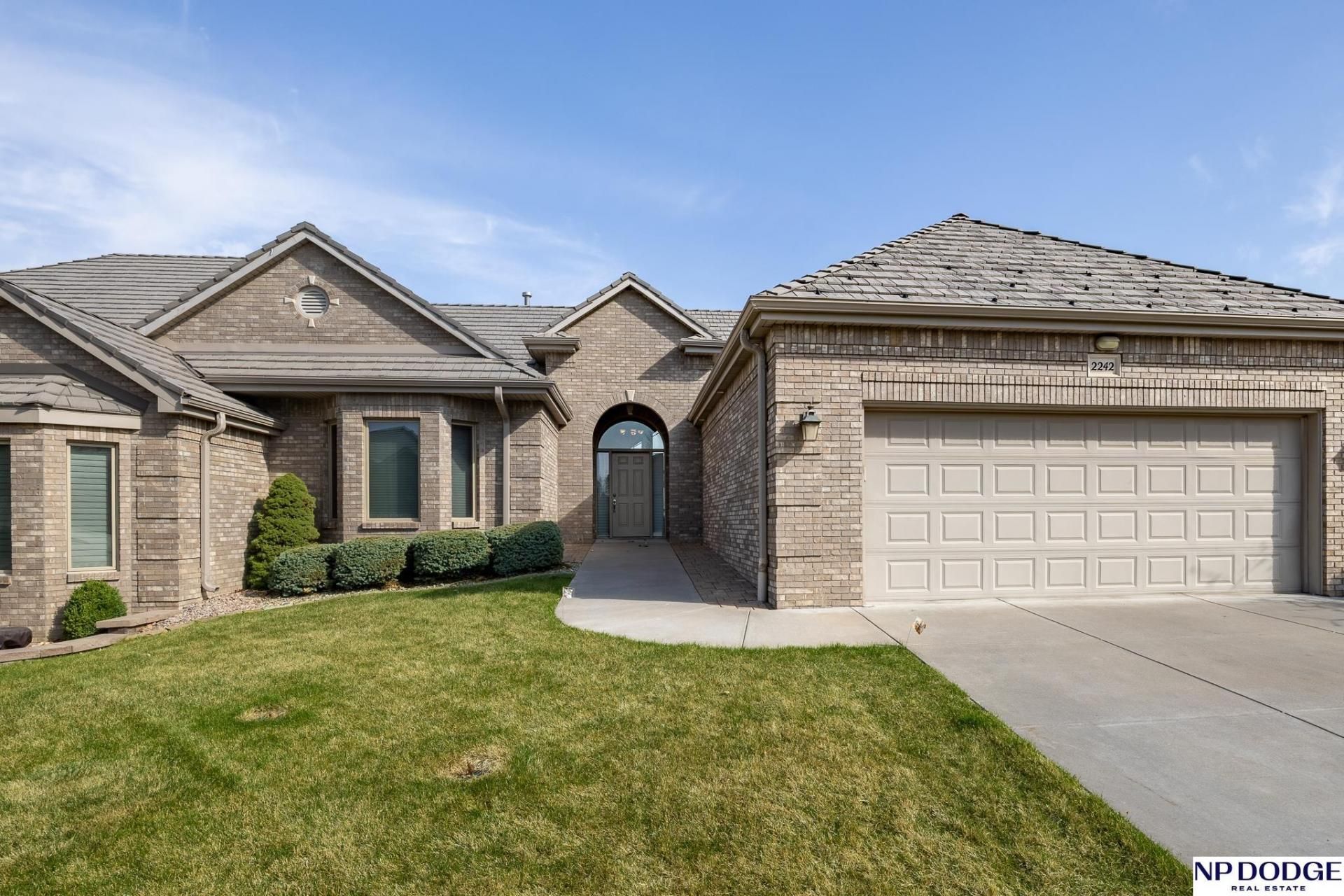2242 Stone Creek Loop S, Lincoln, NE 68512