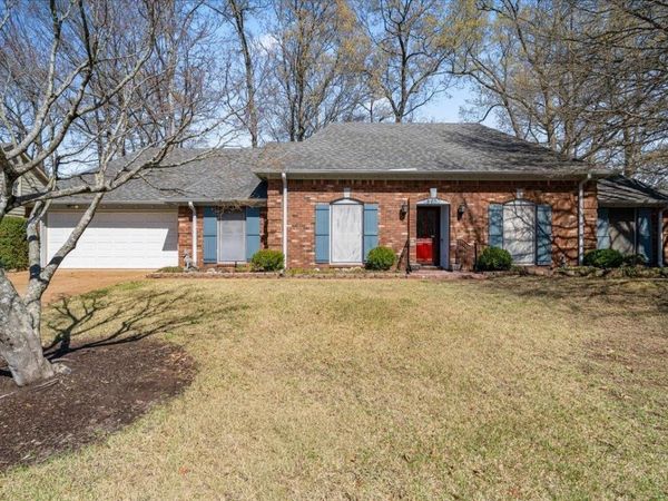 8930 WOODMARK DR, Cordova, TN 38018
