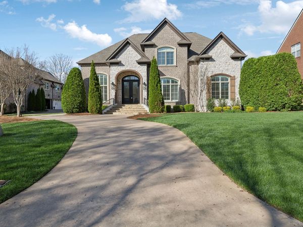 61 Harbor Cove Dr , Old Hickory, TN 37138