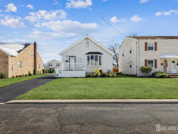 584 Garden Avenue , Woodbridge, NJ 07095