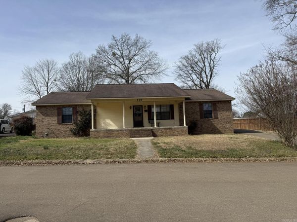 519 5th N , Nashville, AR 71852