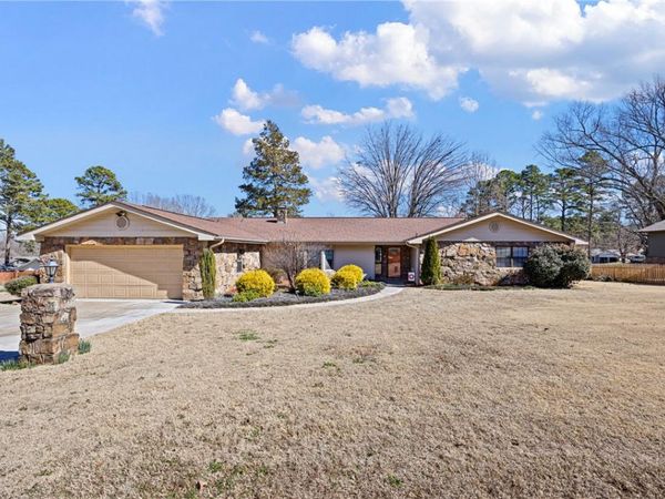 307 Wisteria Court , Russellville, AR 72801