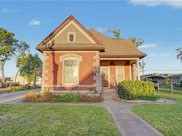 315 3rd Street , Rogers, AR 72756