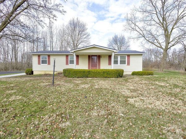 538 N Clayton Street , Centerburg, OH 43011