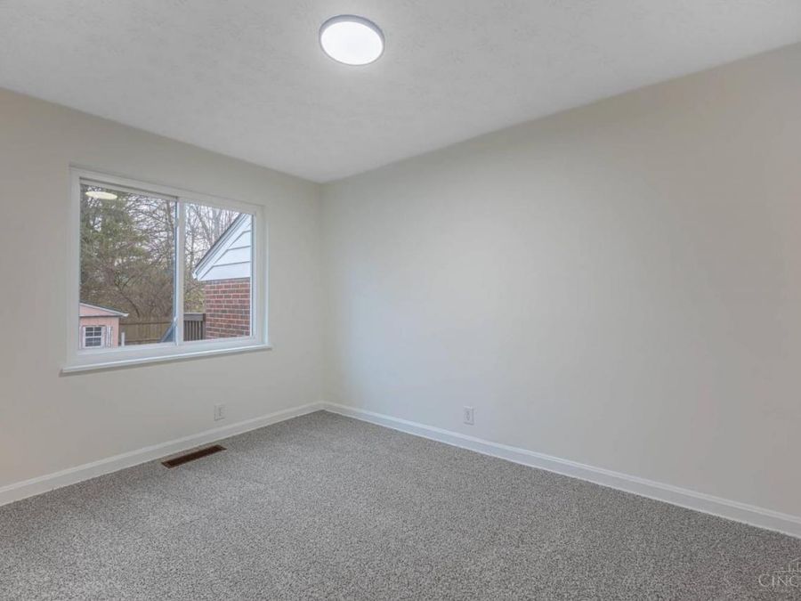 3814 N Broadlawn Circle, Silverton, OH 45236 Photo 12