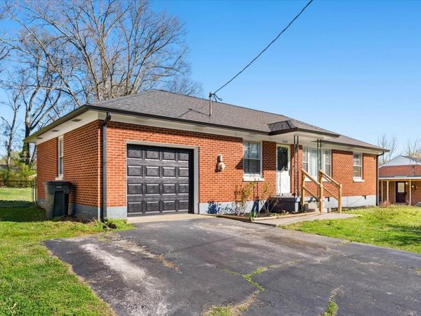 1929 Woodmont Dr , Columbia, TN 38401