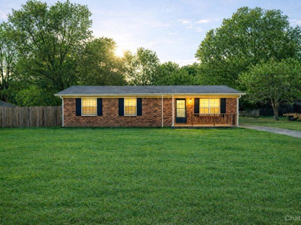 554 Roselawn Dr , Clarksville, TN 37042