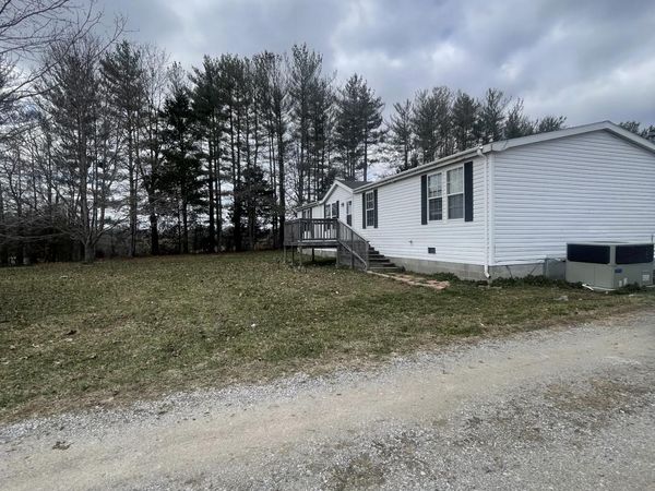 988 Womack Rd , McMinnville, TN 37110