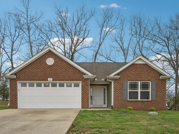 206 Hickory Pointe , Dickson, TN 37055
