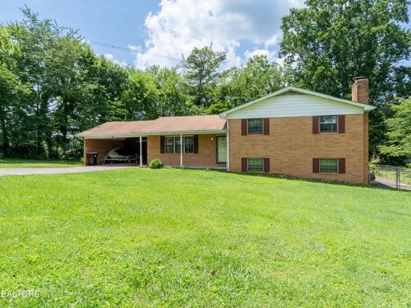 898 W Cunningham St , Alcoa, TN 37701