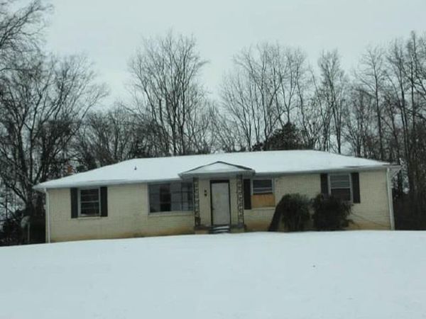 1870 POWELL RD, Clarksville, TN 37043