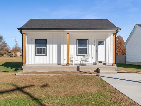 502 Meadowbrook Dr , McMinnville, TN 37110