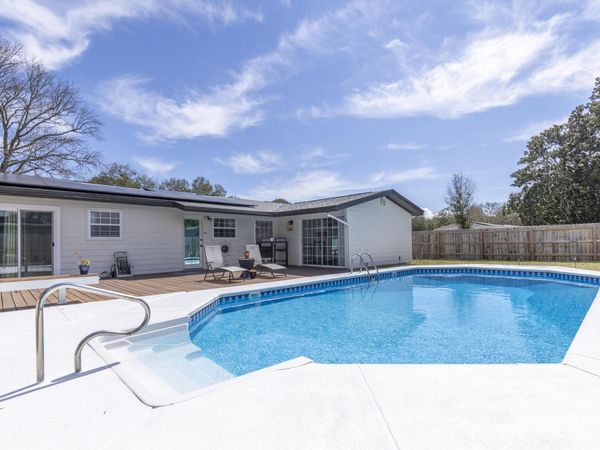 17 Oak Lane, Shalimar, FL 32579