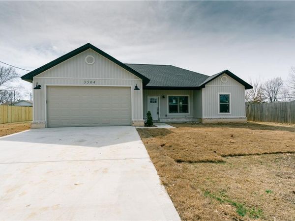 3504 E 4th Street , Russellville, AR 72802