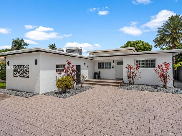 9517 Bay Dr , Surfside, FL 33154