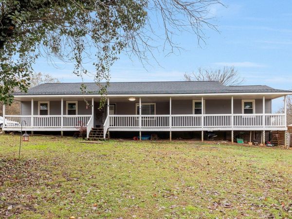 2395 Co Rd 96 , Stevenson, AL 35772