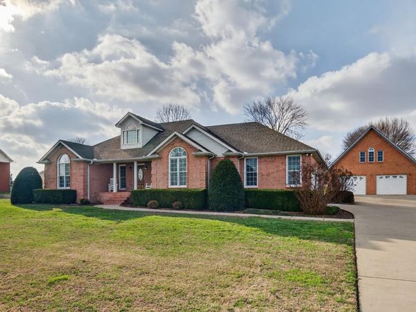 8 Brown Creek Dr , Fayetteville, TN 37334