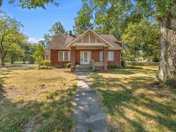 615 Front W , Lonoke, AR 72086