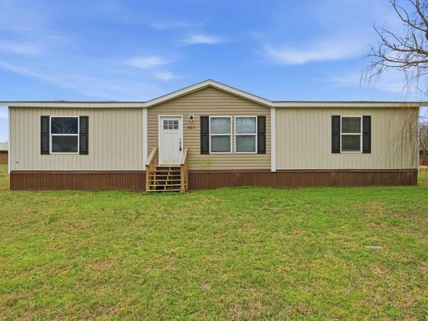107 Kelly , Caraway, AR 72419