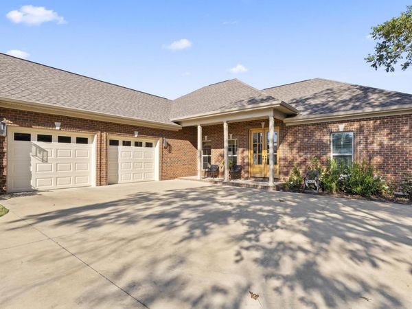 235 Oldenburg Dr, Killen, AL 35645