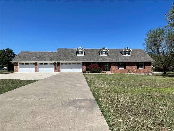 20 Shamrock , Clarksville, AR 72830