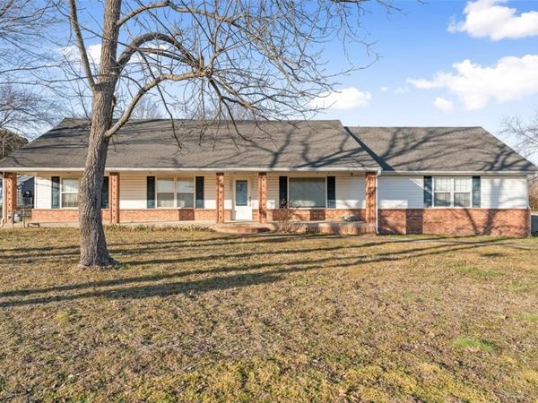 2010 Walnut Grove Road , Prairie Grove, AR 72753