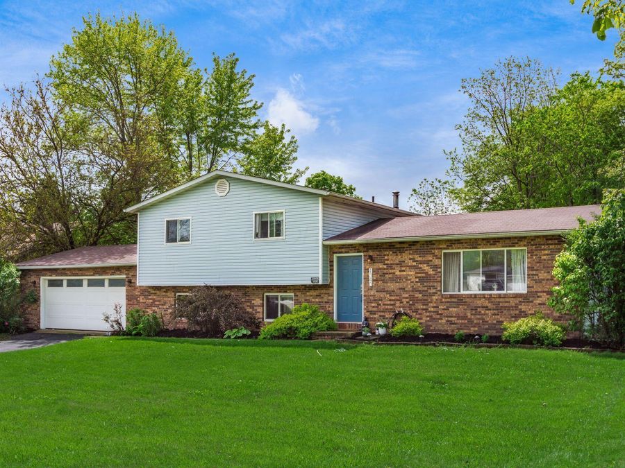 1340 W Choctaw Drive , London, OH 43140 Photo 1