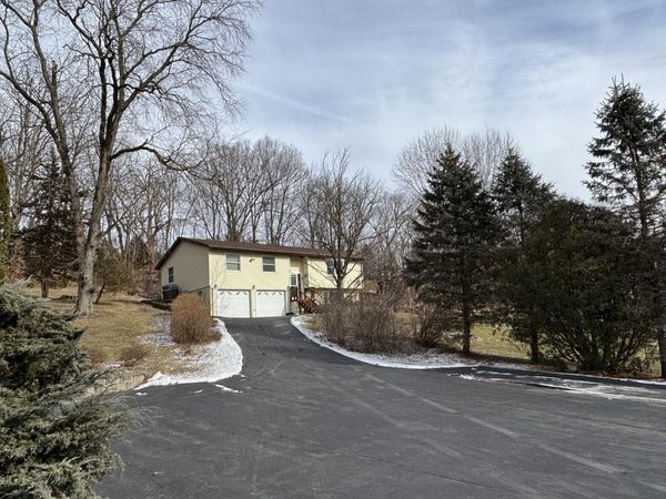 61 W TIMBERLINE Drive, Blue Grass, IA 52726