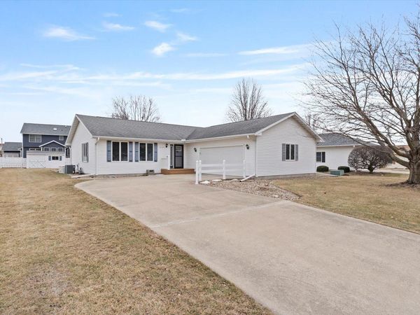 3125 Castlebury Place , Galesburg, IL 61401
