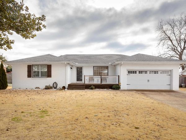 570 Hazelwood Dr , Florence, AL 35633