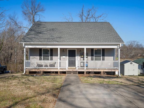 402 S Mulberry St , Dickson, TN 37055
