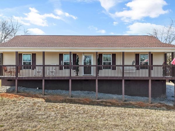 1911 Smokey Meadows Drive , Dandridge, TN 37725