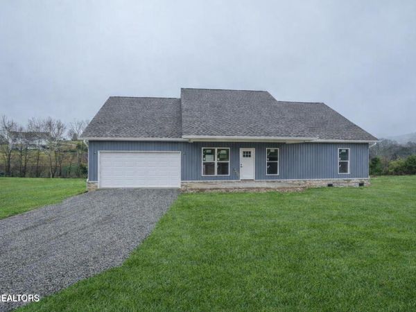 5211 N Wildwood Rd, Maryville, TN 37804