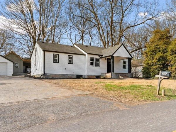 105 Lenoir St , Sweetwater, TN 37874