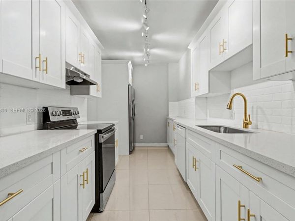 4200 Hillcrest Dr , Unit 406, Hollywood, FL 33021