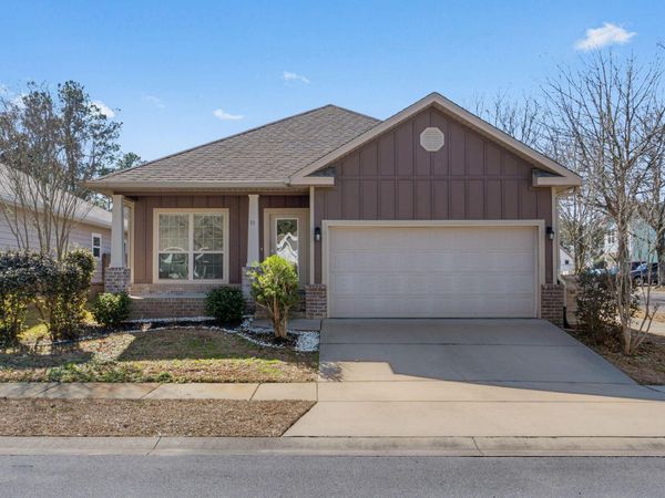 10 Sandywoods Court, Freeport, FL 32439