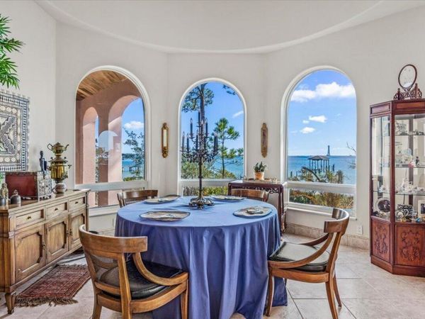 221 Wynnehaven Beach Road, Mary Esther, FL 32569